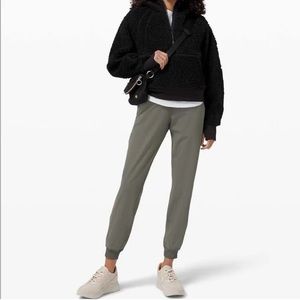 Lululemon On the Fly Jogger 28”